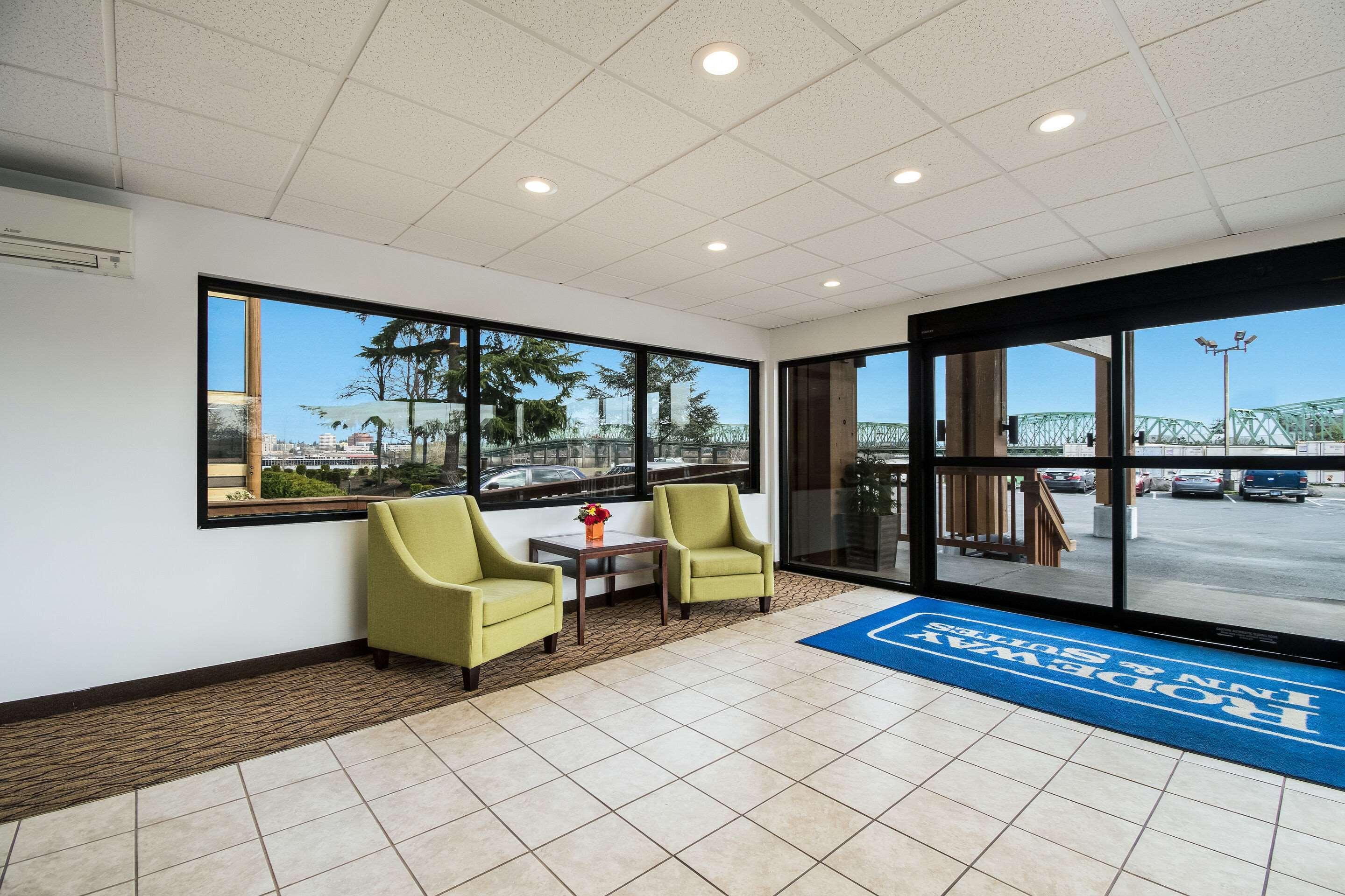 Rodeway Inn & Suites Portland - Jantzen Beach Exteriör bild