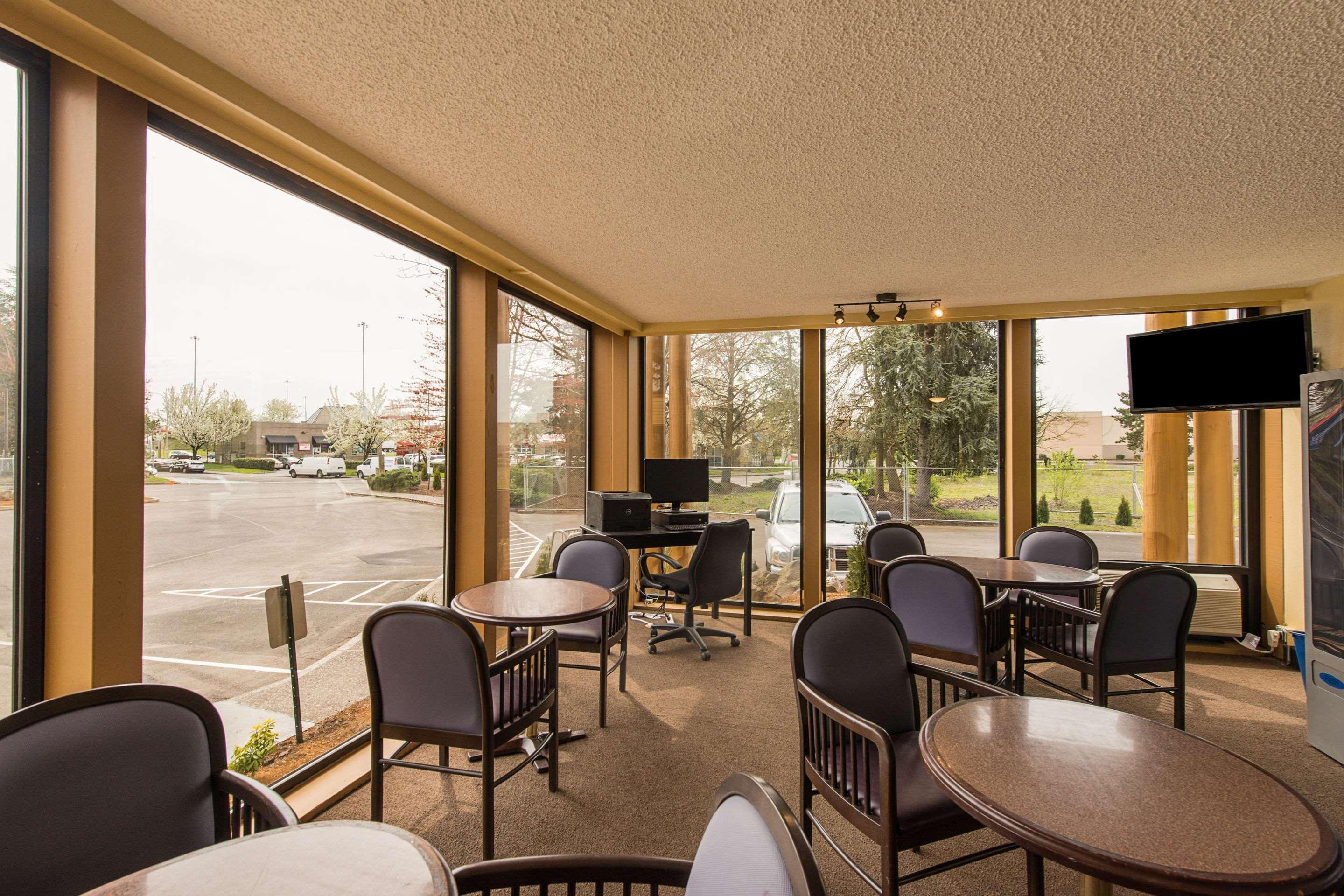 Rodeway Inn & Suites Portland - Jantzen Beach Exteriör bild