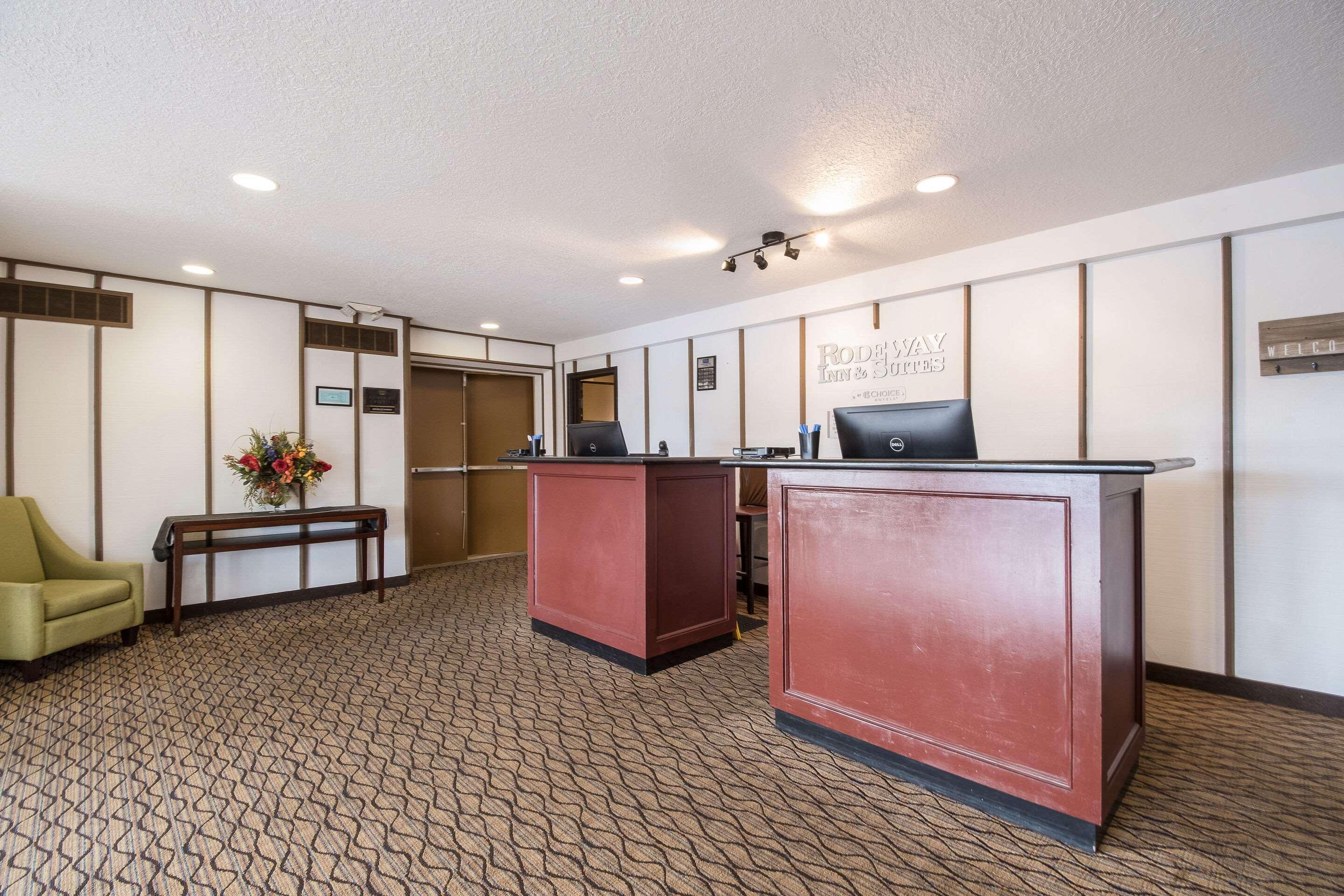 Rodeway Inn & Suites Portland - Jantzen Beach Exteriör bild